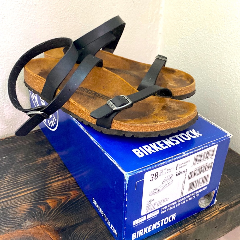 Gorgeous Birkenstock Daloa womens size 7!